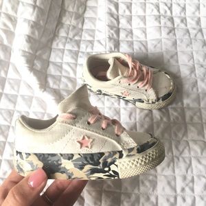 Converse Infant Size 4 Pink White